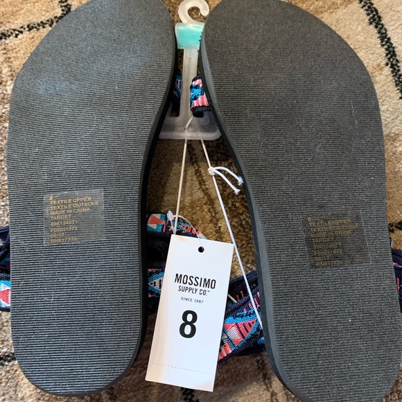 Sz 8 NWT Velcro Strap Sandals/Water Shoe - Picture 2 of 3